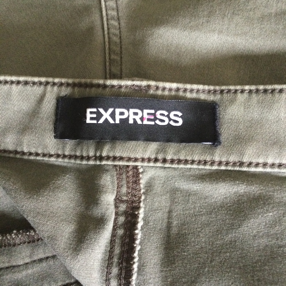 EXPRESS High Waisted Pleated Shorts Green Mom Size 8 - Picture 4 of 6